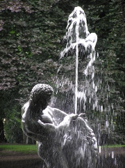imagen de escultura de fuente en viena